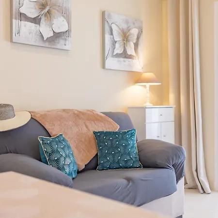 Manolet - Plusholidays