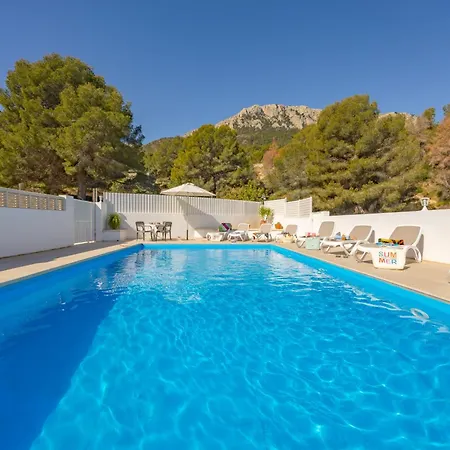 Manolet - Plusholidays