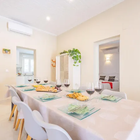 Manolet - Plusholidays