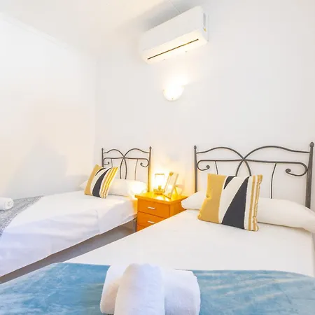 Manolet - Plusholidays