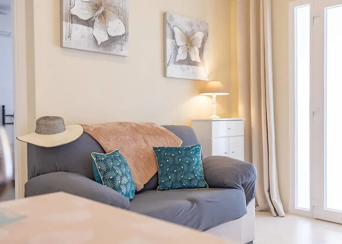 Manolet - Plusholidays