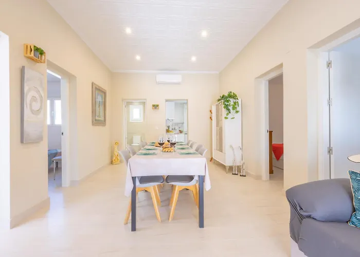 Manolet - Plusholidays Vila *