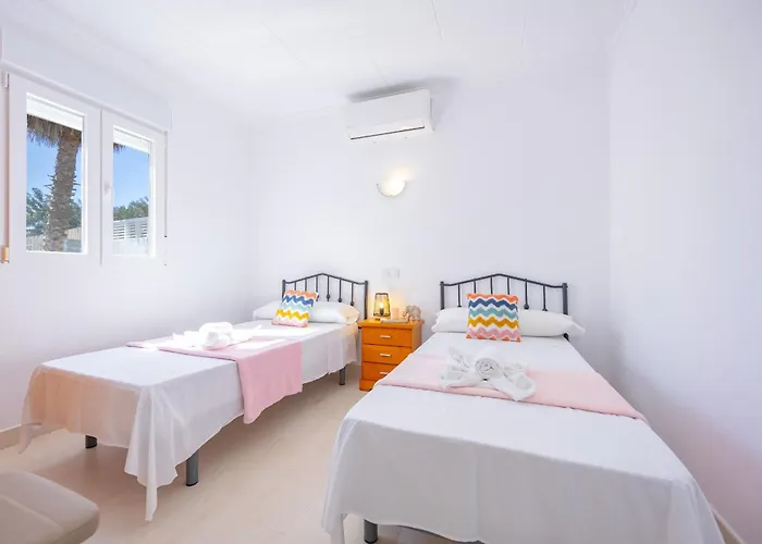 Manolet - Plusholidays