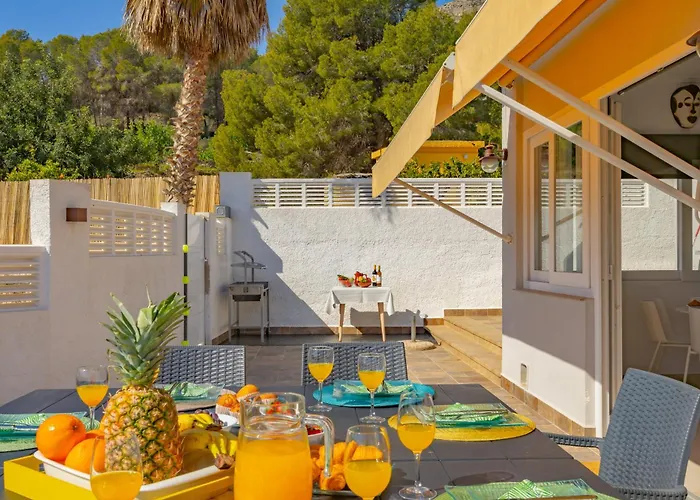 Vila Manolet - Plusholidays