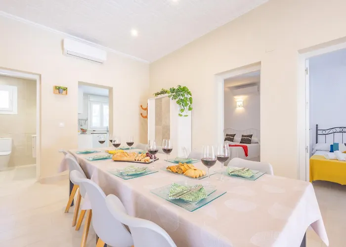 Manolet - Plusholidays