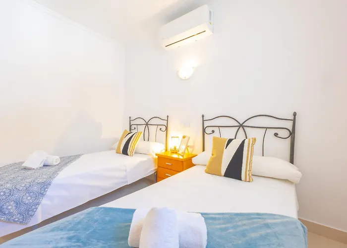 Manolet - Plusholidays